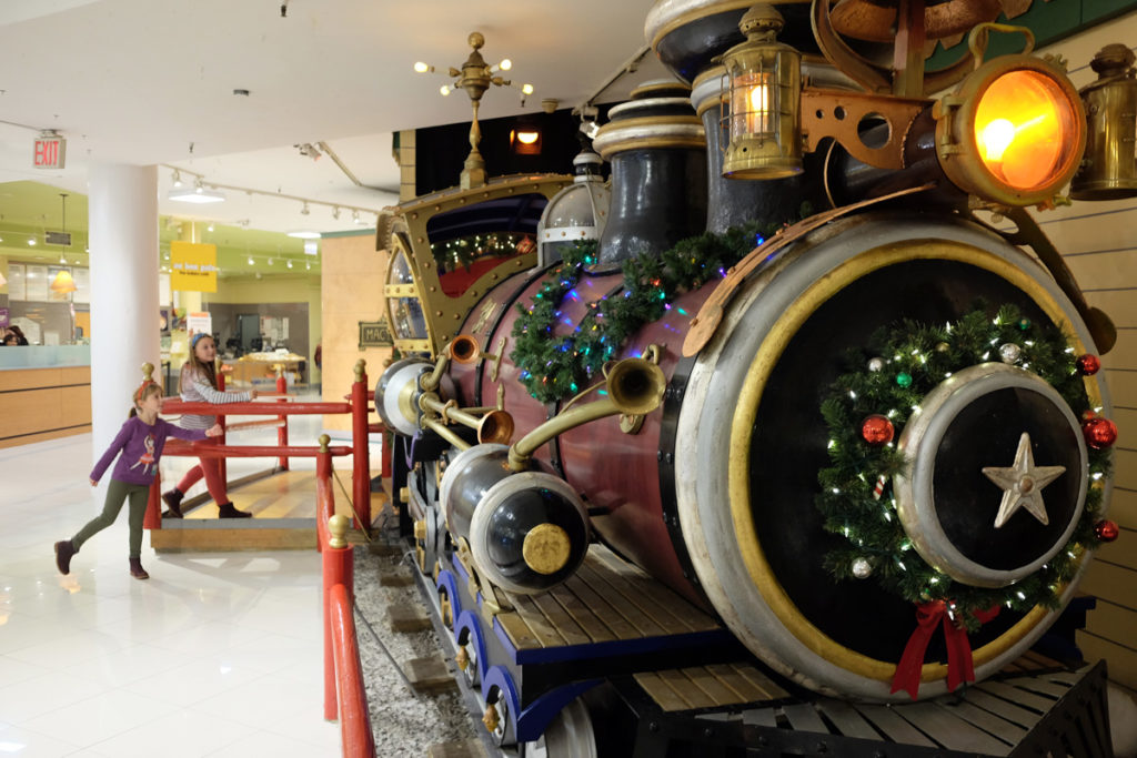 What it's like to visit Santa at Macy's Santaland in New York City